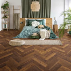 Chesterfield Wood Planks Oak Effect Laminate Flooring, 0.87m²