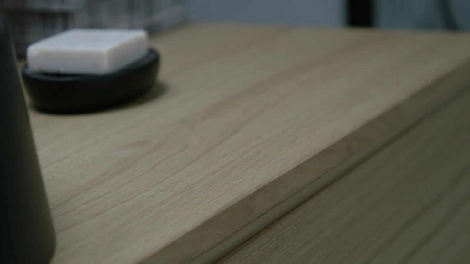 GoodHome Avela Matt Oak Effect Square Edge Chipboard Bathroom Worktop 1.8cm X 45cm X 60cm 4 GoodHome Avela Matt Oak Effect Square Edge Chipboard Bathroom Worktop 1.8cm X 45cm X 60cm - Image 2