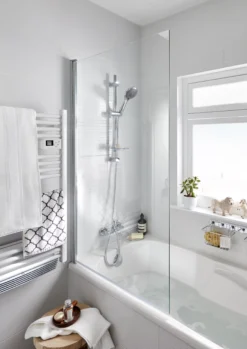 GoodHome Calera Straight Silver Effect Frame Bath Screen, (H)140cm (W)850mm 8 GoodHome Calera Straight Silver Effect Frame Bath Screen, (H)140cm (W)850mm -Trade point goodhome calera straight silver effect frame bath screen h 140cm w 850mm3663602769552 02i