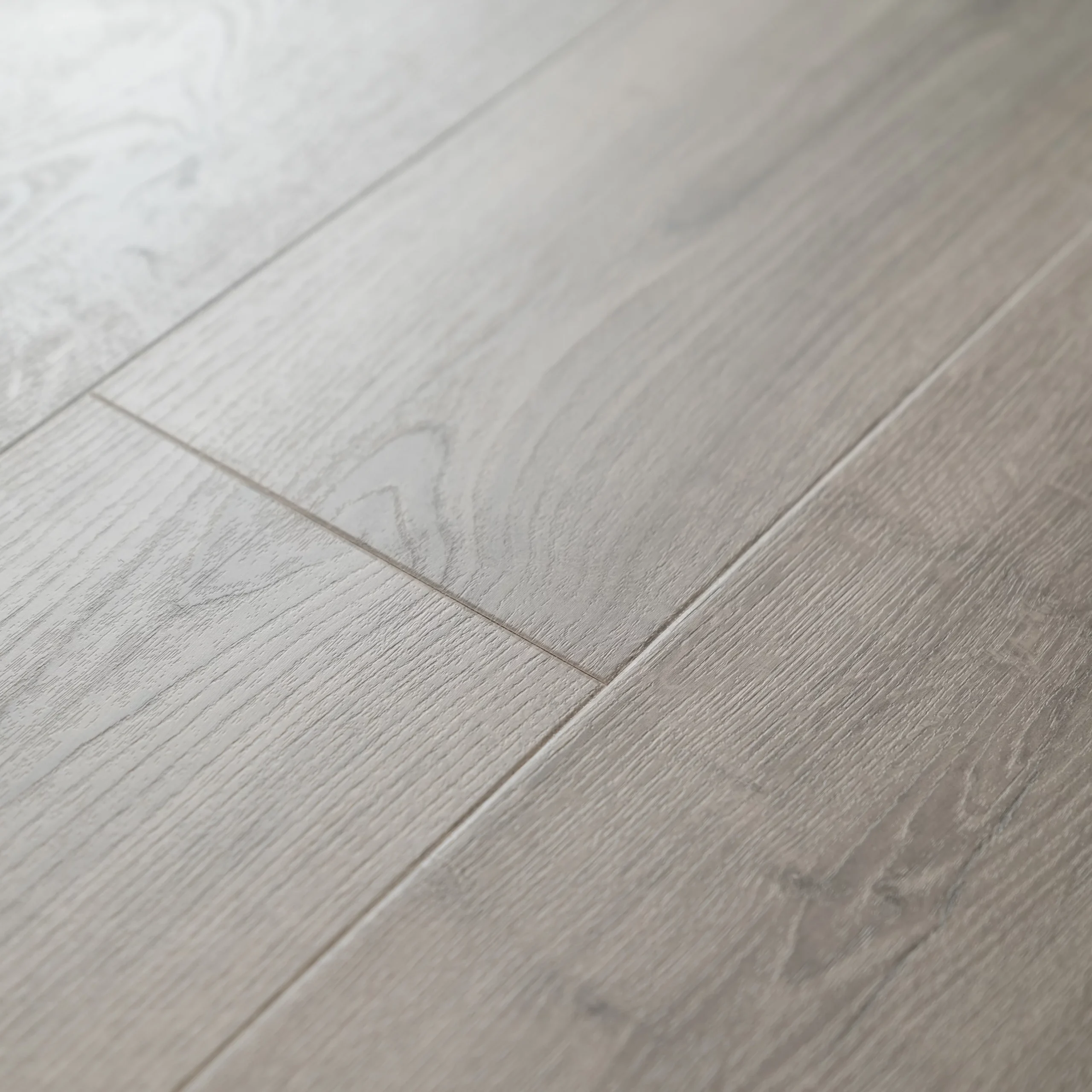 GoodHome Cleobury Grey Oak Effect Laminate Flooring, 1.69m² 6 GoodHome Cleobury Grey Oak Effect Laminate Flooring, 1.69m² - Image 4