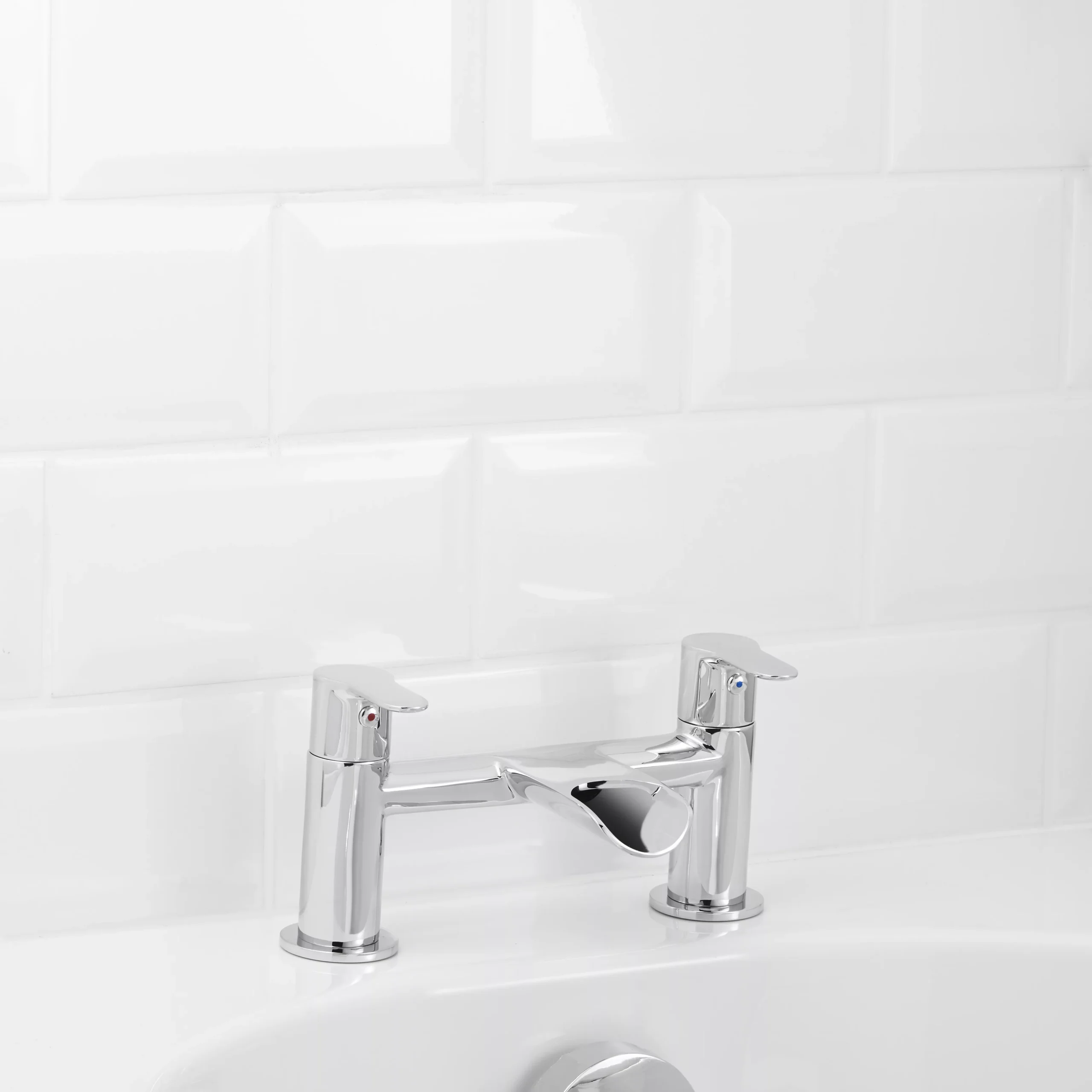 GoodHome Colina Contemporary Bath Filler Tap 6 GoodHome Colina Contemporary Bath Filler Tap - Image 4