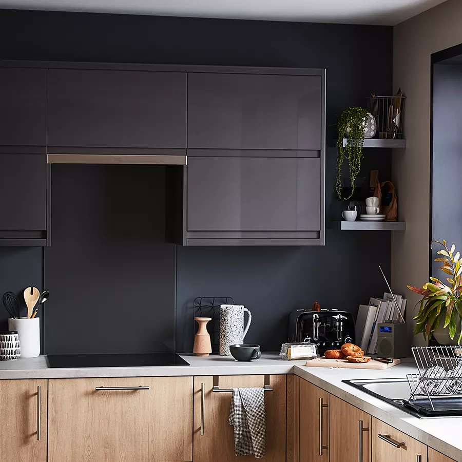 GoodHome Garcinia Gloss Anthracite Integrated Handle 50:50 Larder Cabinet Door (W)600mm (H)1001mm (T)19mm 6 GoodHome Garcinia Gloss Anthracite Integrated Handle 50:50 Larder Cabinet Door (W)600mm (H)1001mm (T)19mm - Image 4