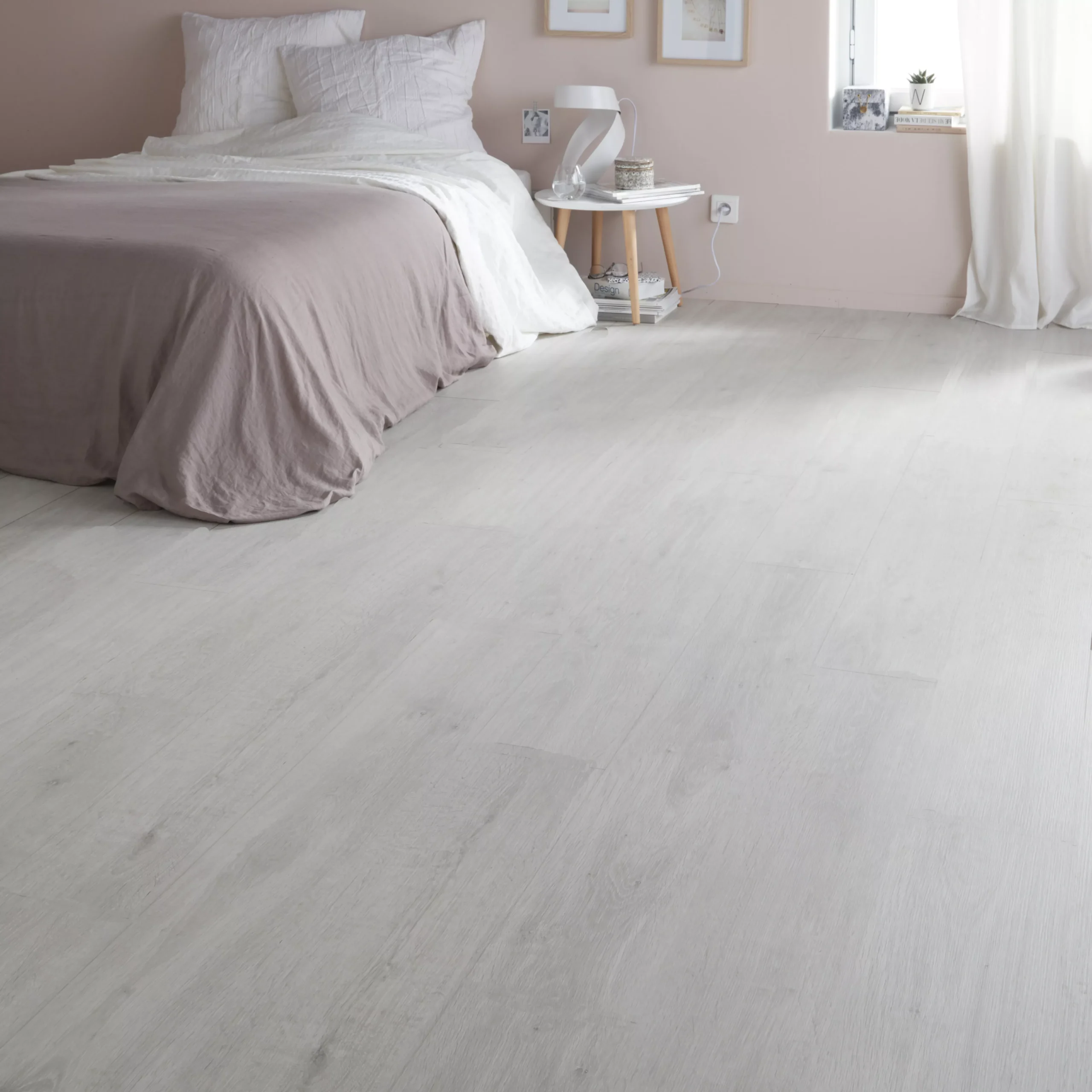 GoodHome Geelong Natural Grey Oak Grey Wood Effect Laminate Flooring, 2.397m² 2 GoodHome Geelong Natural Grey Oak Grey Wood Effect Laminate Flooring, 2.397m²