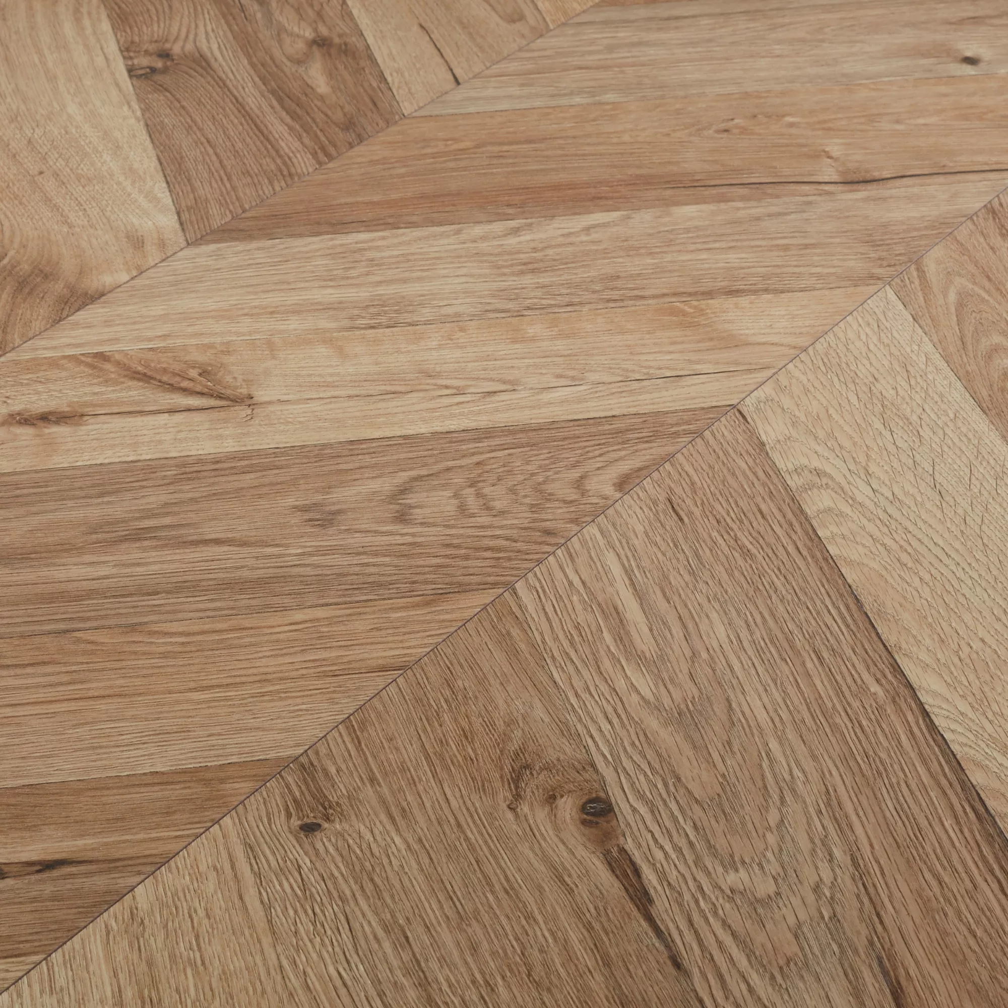 GoodHome Heanor Light Oak Effect Laminate Flooring, 2.7m² 3 GoodHome Heanor Light Oak Effect Laminate Flooring, 2.7m²