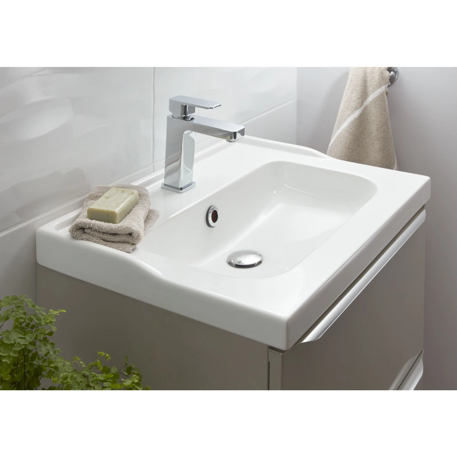 GoodHome Imandra & Lana Taupe Wall-mounted Vanity Unit & Basin Set (W)604mm 9 GoodHome Imandra & Lana Taupe Wall-mounted Vanity Unit & Basin Set (W)604mm - Image 7