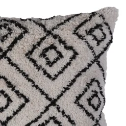 GoodHome Jaspar White Geometric Indoor Cushion (L)50cm X (W)50cm -Trade point goodhome jaspar white geometric indoor cushion l 50cm x w 50cm5059340445038 36c