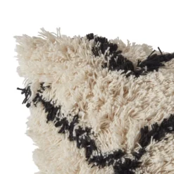 GoodHome Jaspar White Geometric Indoor Cushion (L)50cm X (W)50cm -Trade point goodhome jaspar white geometric indoor cushion l 50cm x w 50cm5059340445038 38c