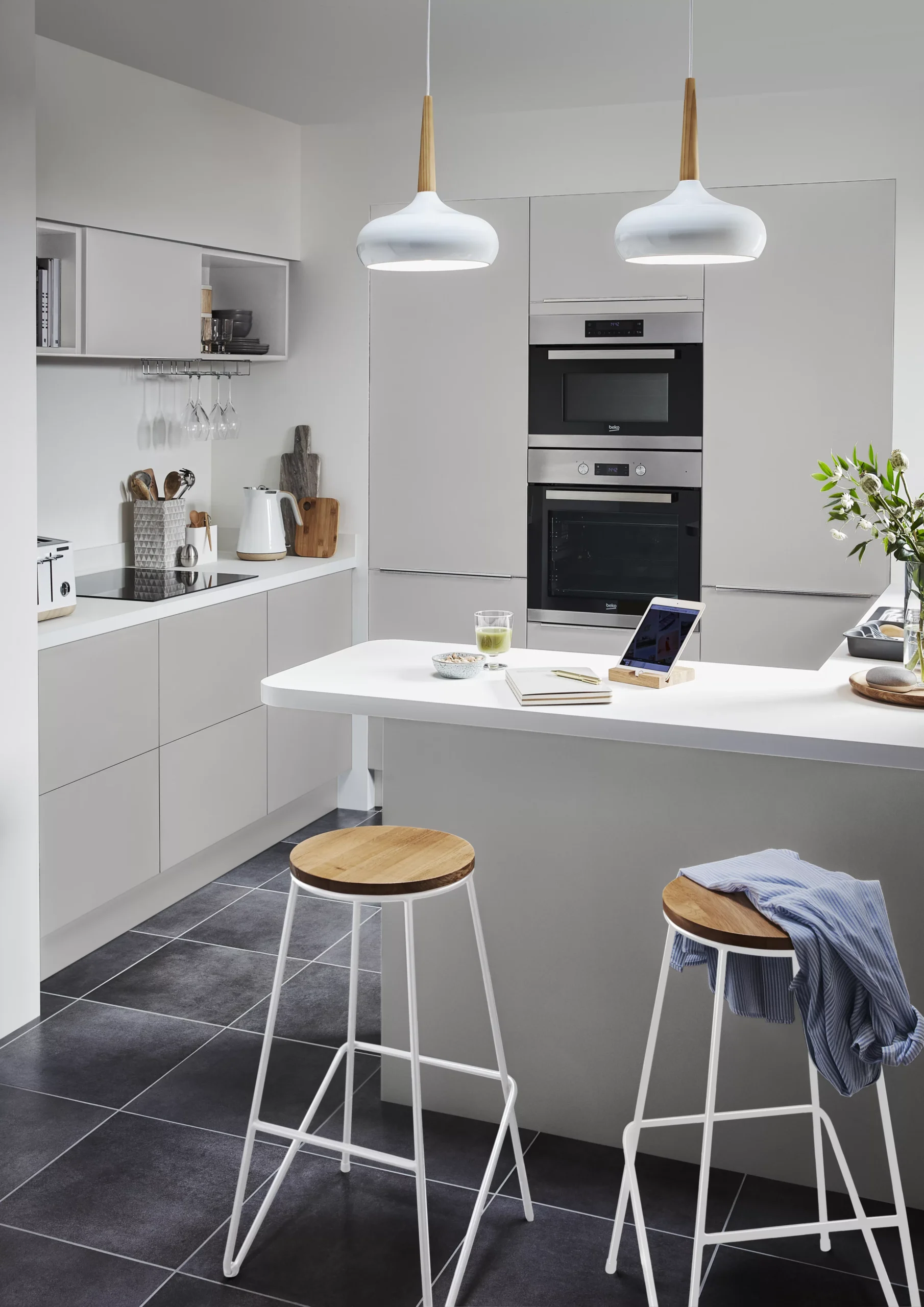 GoodHome Maloux Natural Oak Bar Stool 4 GoodHome Maloux Natural Oak Bar Stool - Image 2