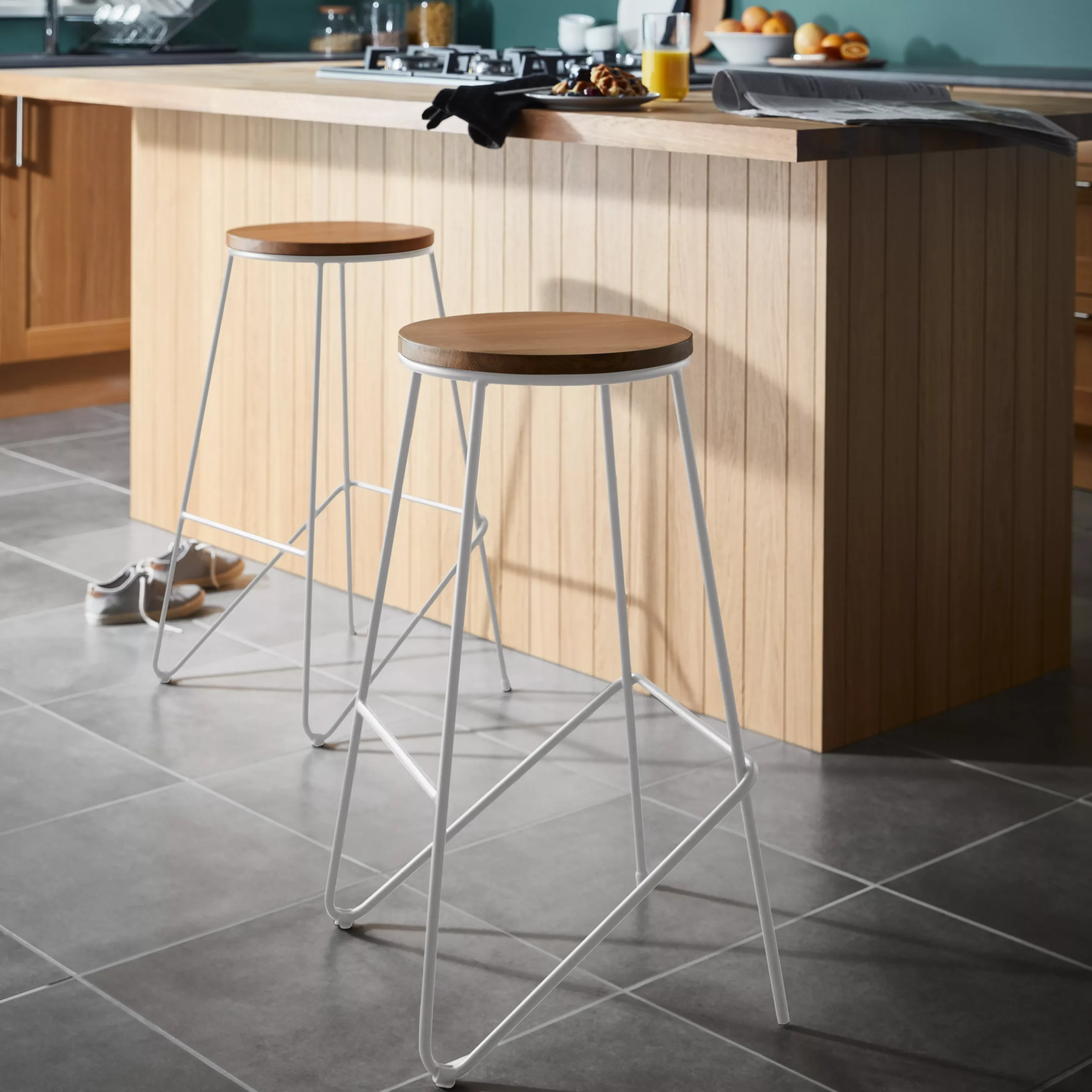 GoodHome Maloux Natural Oak Bar Stool 5 GoodHome Maloux Natural Oak Bar Stool - Image 3