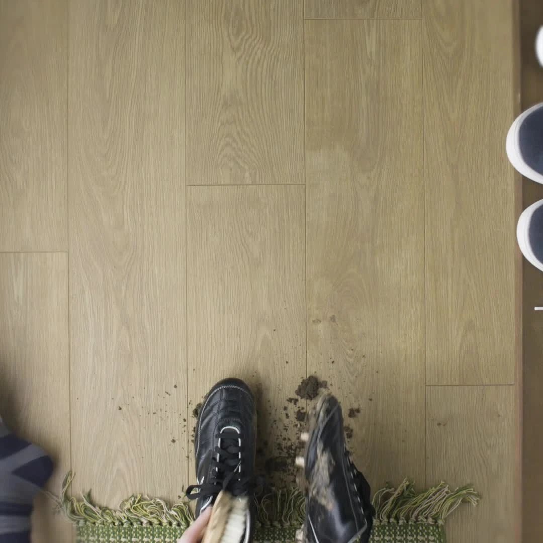 GoodHome Mossley Brown Natural Oak Effect Laminate Flooring, 1.73m² 4 GoodHome Mossley Brown Natural Oak Effect Laminate Flooring, 1.73m² - Image 2