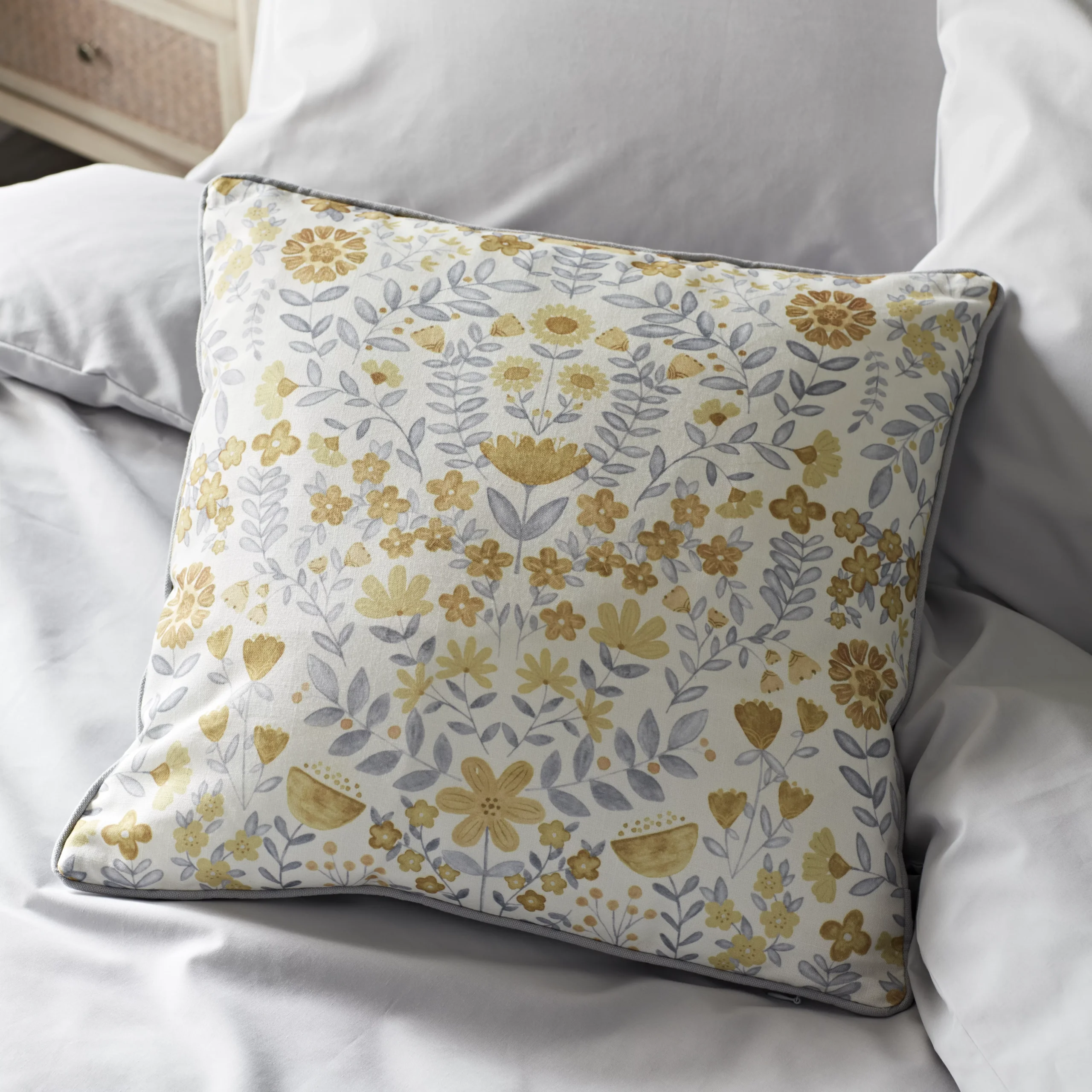 GoodHome Salem Multicolour Floral Indoor Cushion (L)45cm X (W)45cm 4 GoodHome Salem Multicolour Floral Indoor Cushion (L)45cm X (W)45cm - Image 2