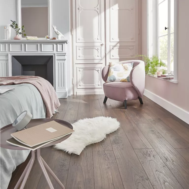 GoodHome Swanley Dark Oak Effect Laminate Flooring, 1.29m² 9 GoodHome Swanley Dark Oak Effect Laminate Flooring, 1.29m² - Image 7