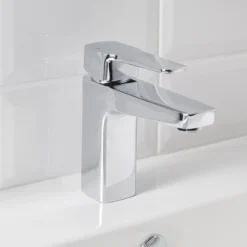 GoodHome Teesta Standard Deck-mounted Basin Mixer Tap -Trade point goodhome teesta standard deck mounted basin mixer tap5059340185668 01i