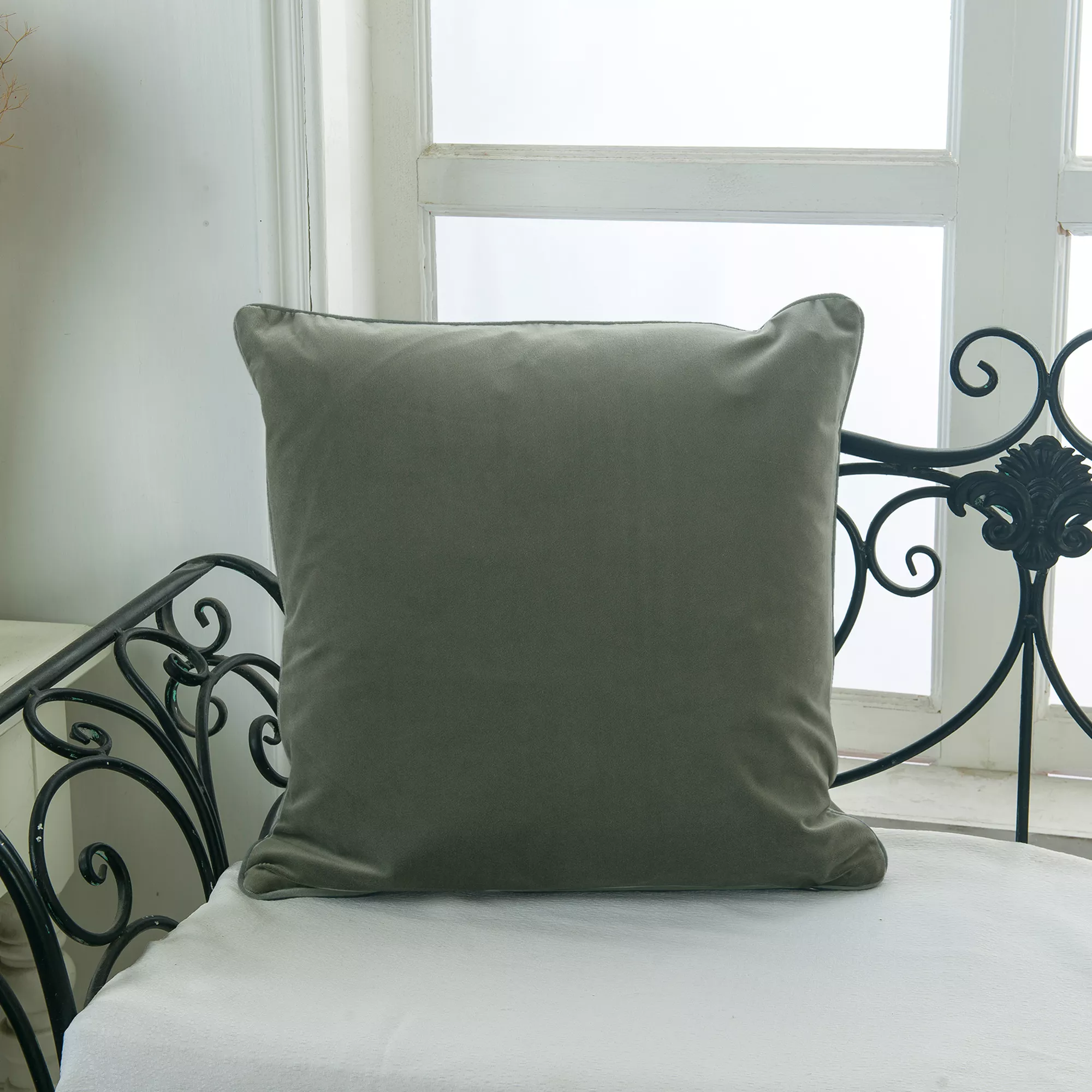 GoodHome Valgreta Grey Square Indoor Cushion (L)43cm X (W)430cm 6 GoodHome Valgreta Grey Square Indoor Cushion (L)43cm X (W)430cm - Image 4