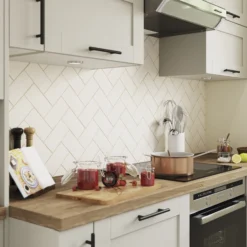 Vernisse Off White Gloss Plain Ceramic Wall Tile, Pack Of 80, (L)150mm (W)75.4mm