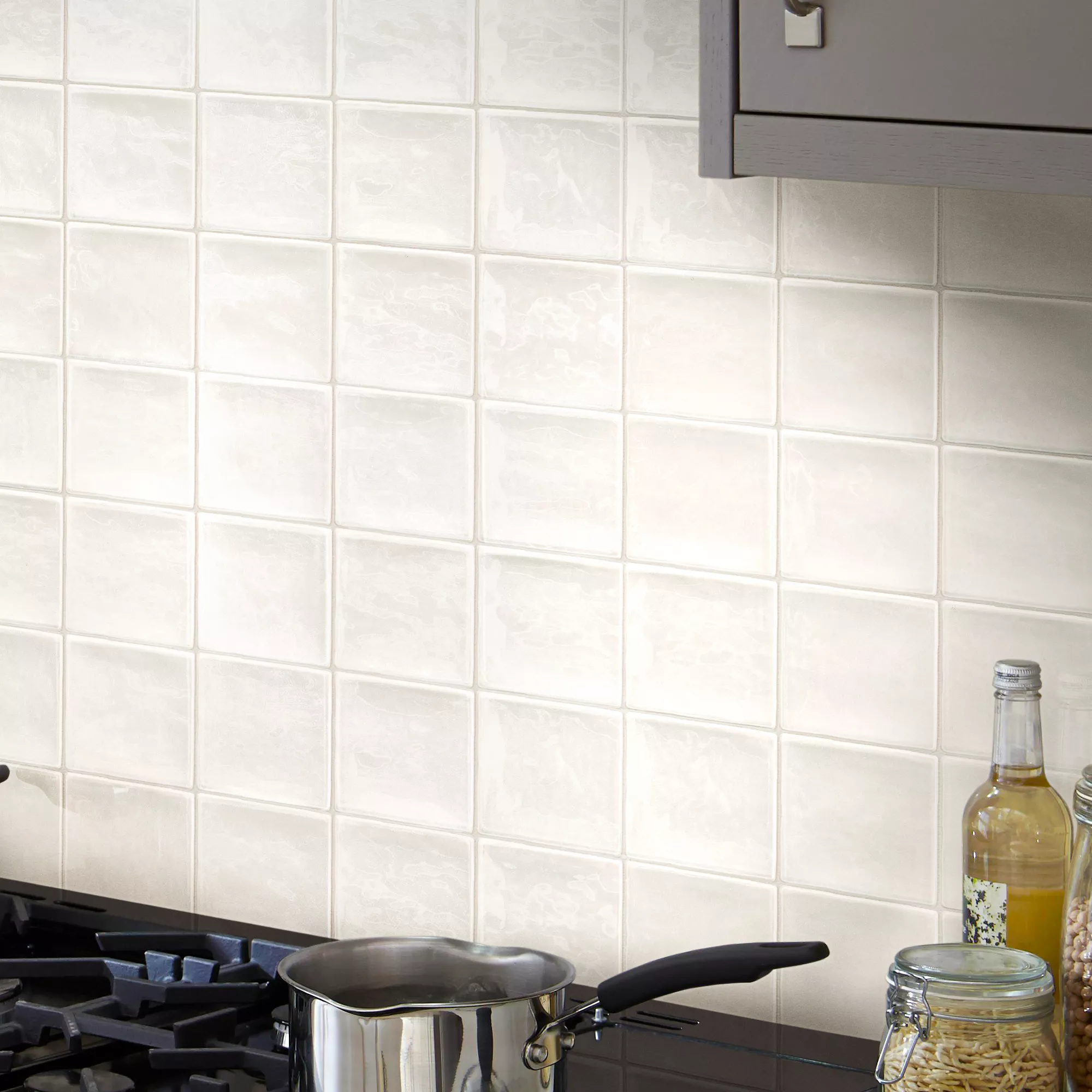 Vernisse Off White Gloss Plain Ceramic Wall Tile, Pack Of 84, (L)100mm (W)100mm 8 Vernisse Off White Gloss Plain Ceramic Wall Tile, Pack Of 84, (L)100mm (W)100mm - Image 6