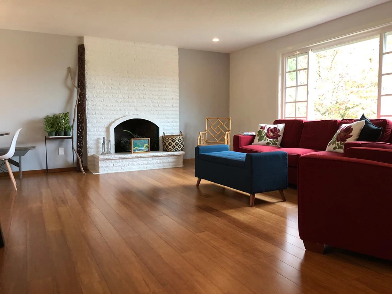 Front Page 1 Front Page -Trade point 7004006500 room 2 79291.1646990914